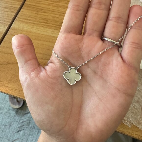 Van Cleef & Arpels Mother of Pearl Vintage Alhambra Pendant Necklace - Picture 7 of 7